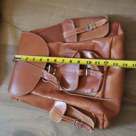 Vintage Camel leather backpack - Picture 6 of 6